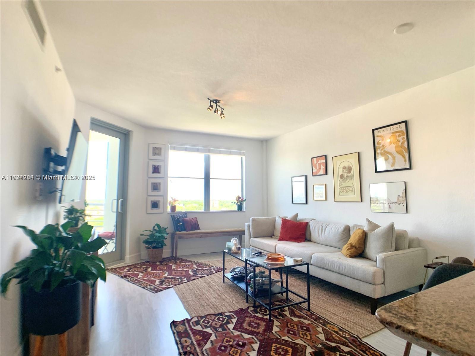 RADIUS CONDO - Residential