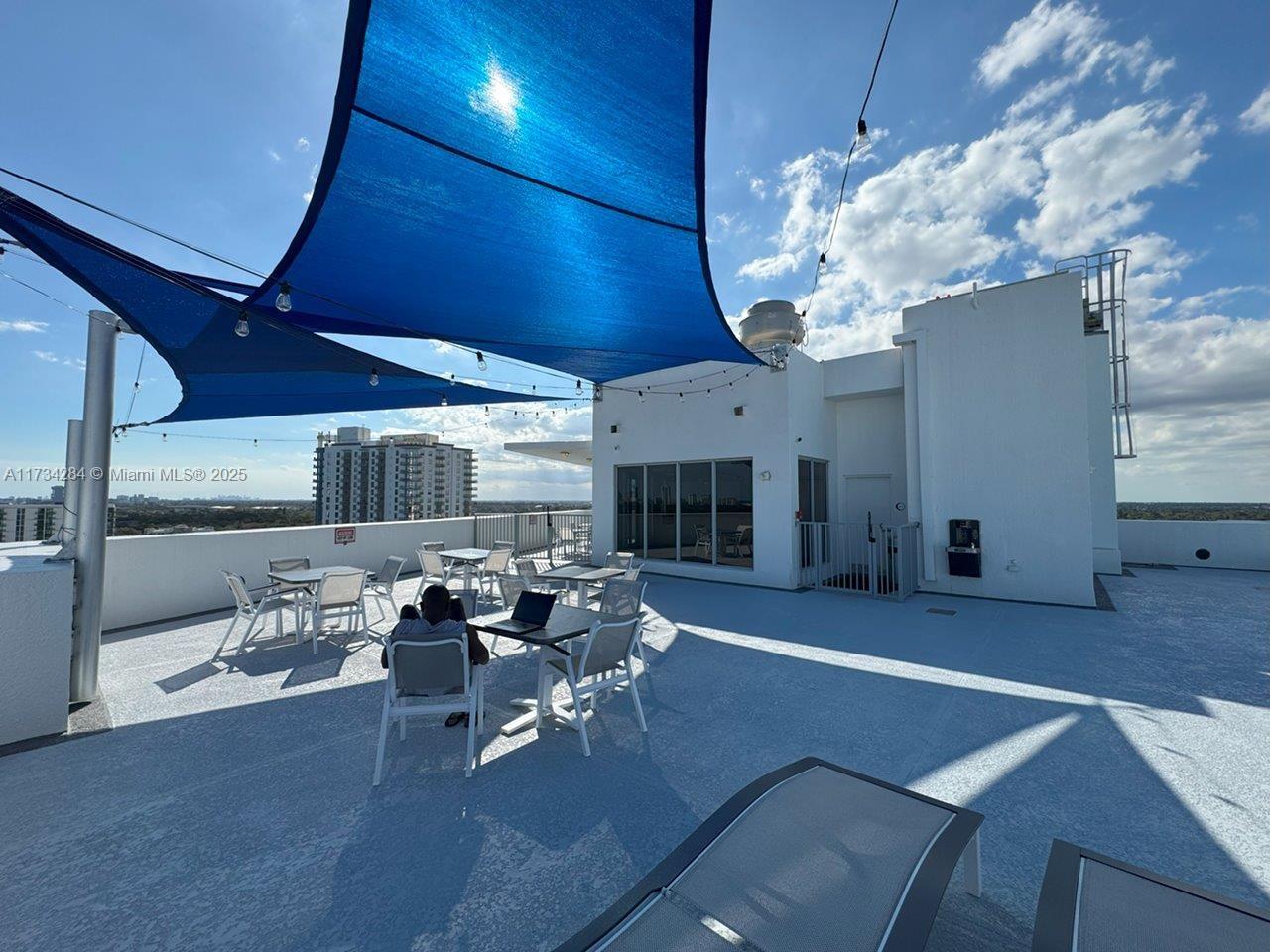 RADIUS CONDO - Residential