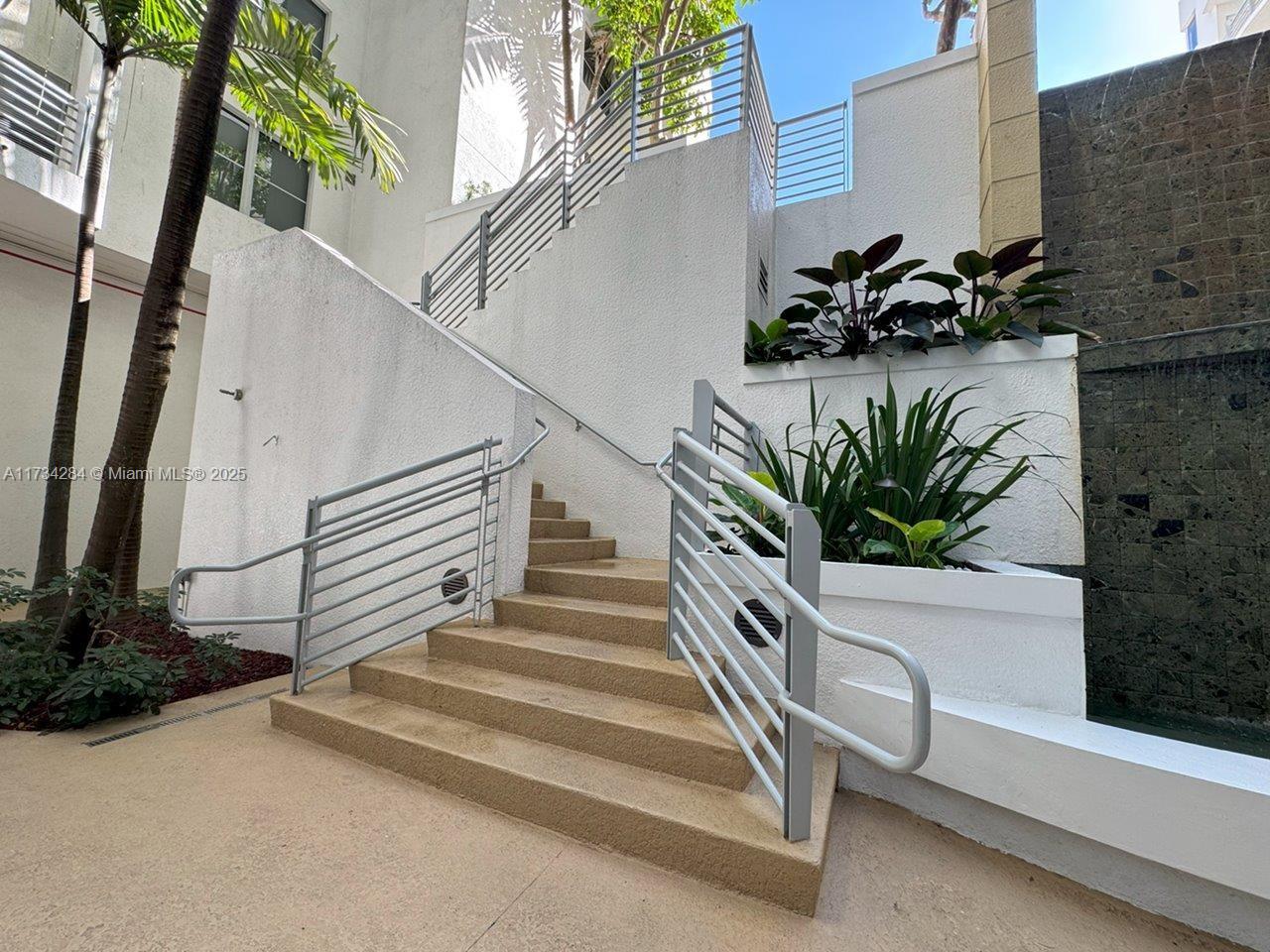 RADIUS CONDO - Residential