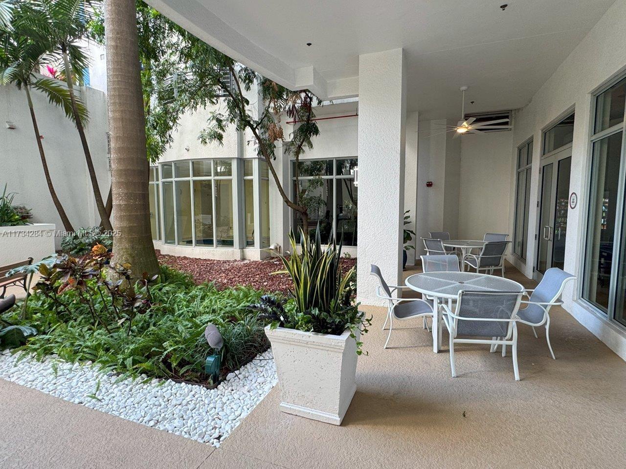 RADIUS CONDO - Residential