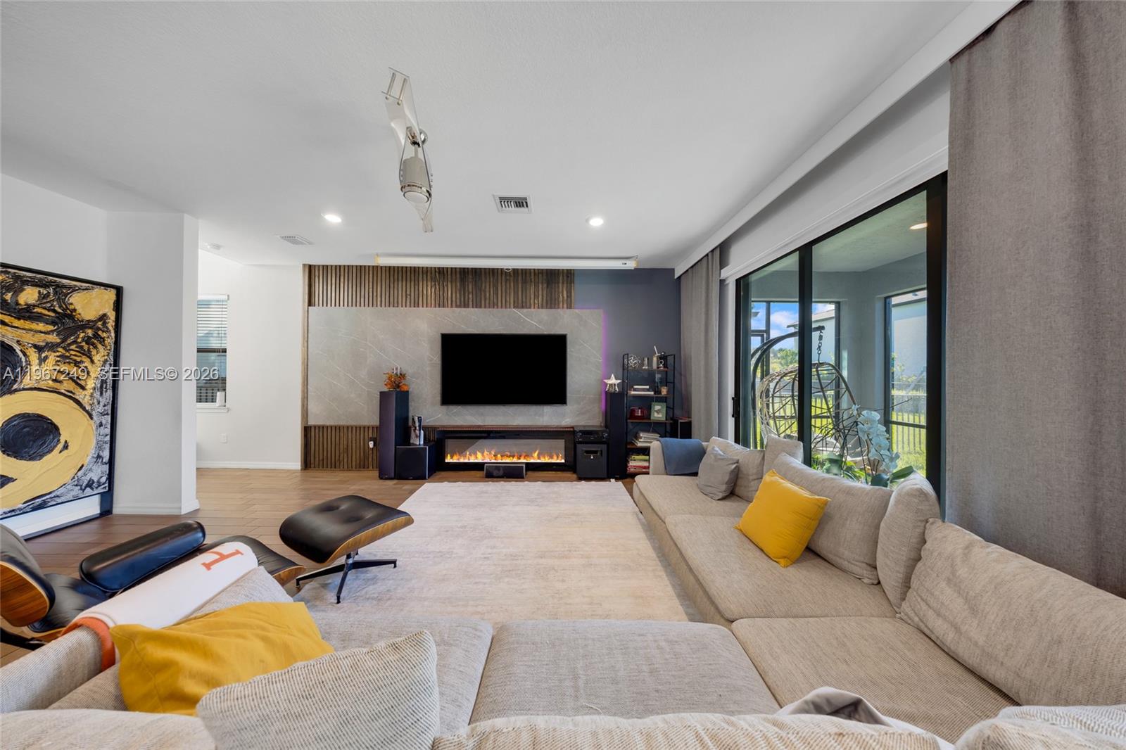 OAK TREE PROPERTY REDEVEL - Residential