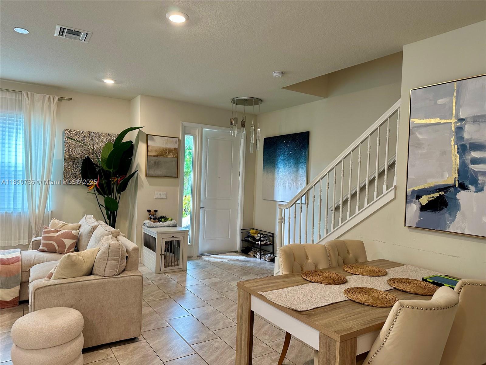 HILLCREST COUNTRY CLUB SO - Residential Lease