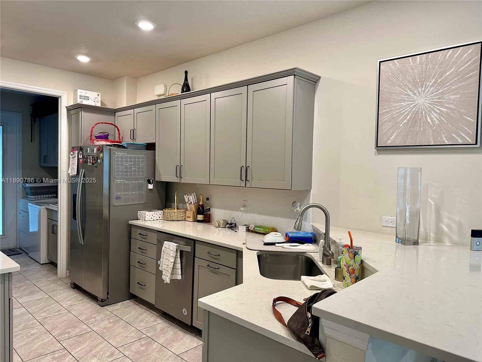 HILLCREST COUNTRY CLUB SO - Residential Lease