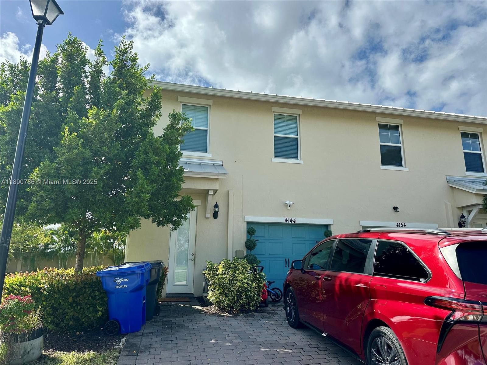 HILLCREST COUNTRY CLUB SO - Residential Lease