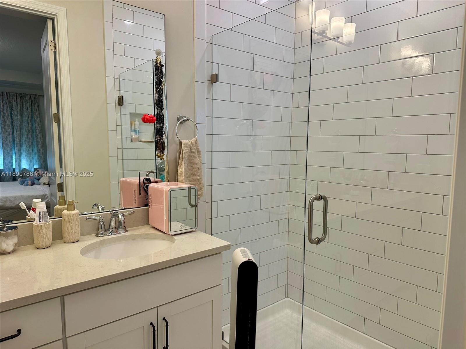 HILLCREST COUNTRY CLUB SO - Residential Lease