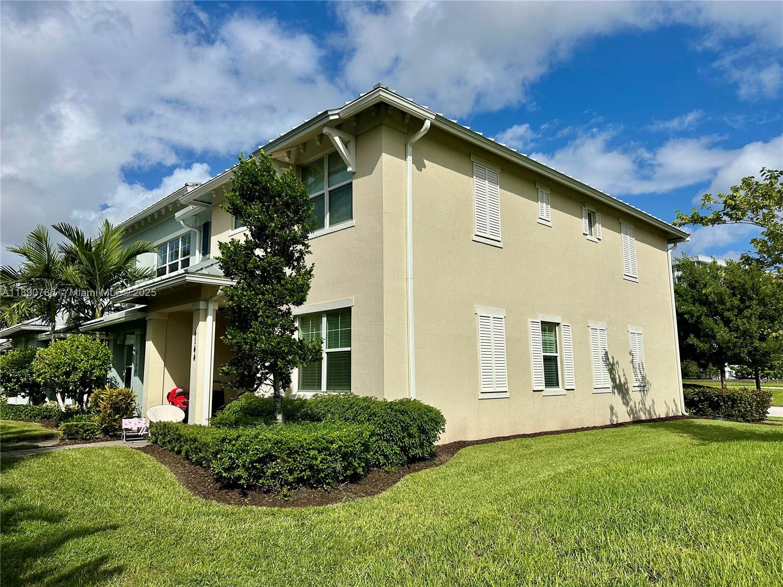 HILLCREST COUNTRY CLUB SO - Residential Lease