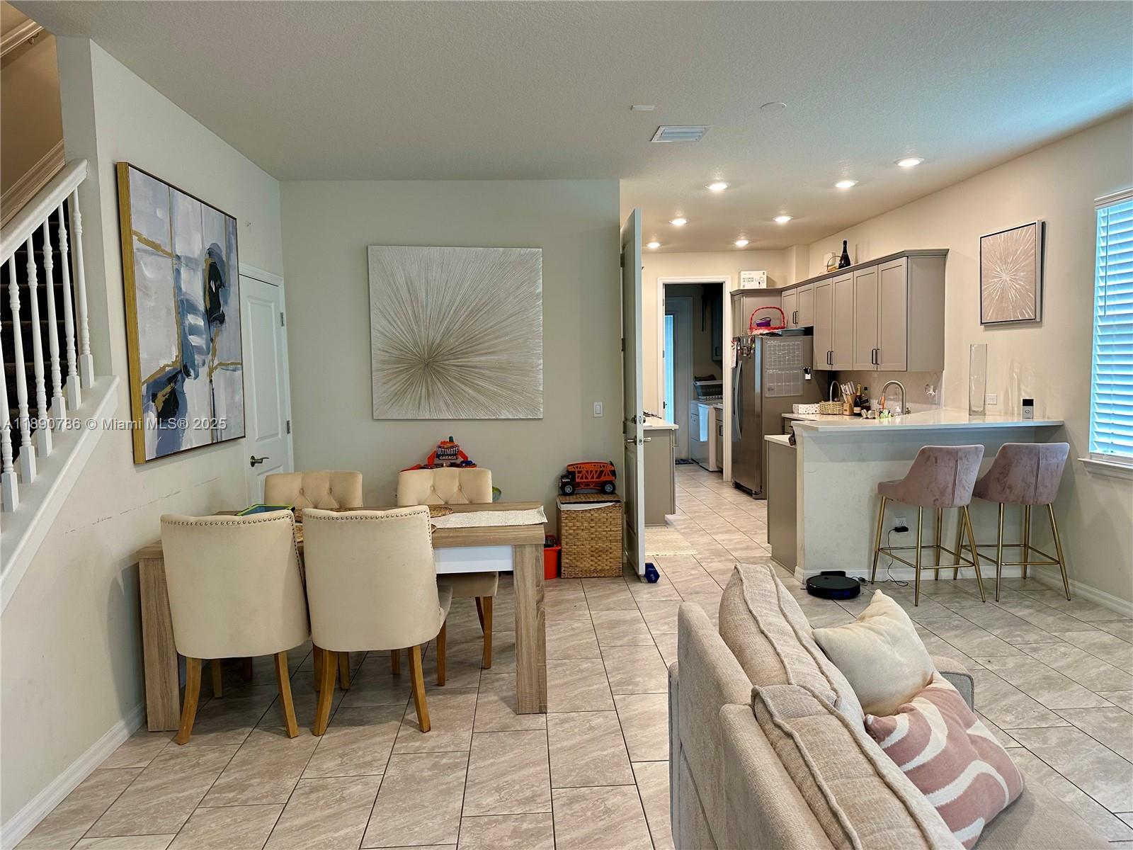 HILLCREST COUNTRY CLUB SO - Residential Lease