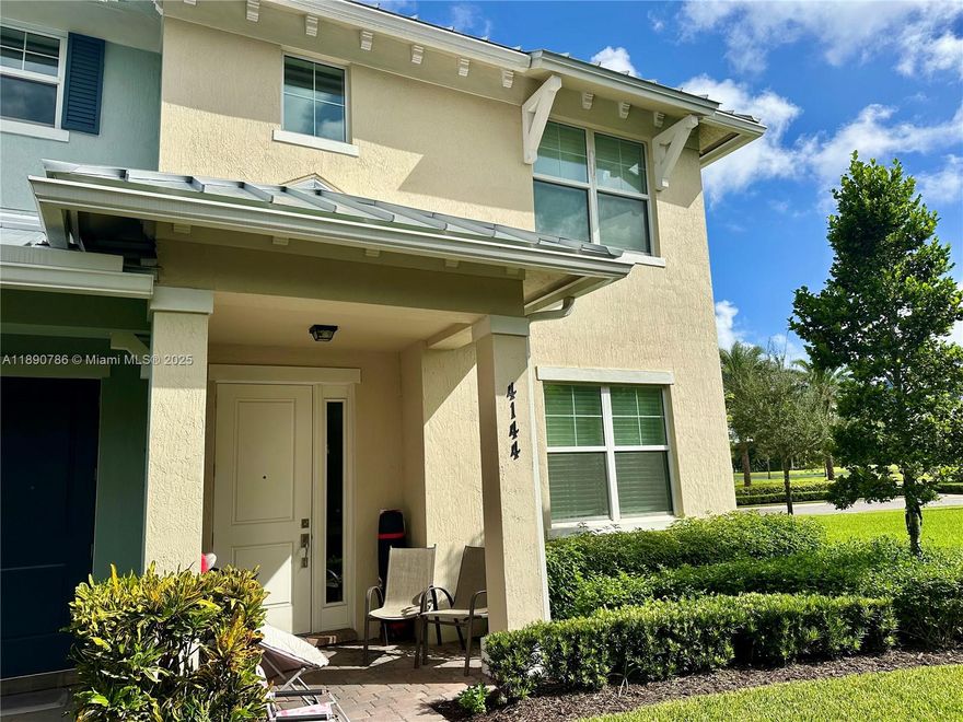 Spacious corner townhome in Hillcrest Country Club gated community. Tile floors throughout first floor and carpet  in bedrooms. Open large kitchen, stainless steel appliances. One car garage. Close to major highways, shopping plazas and dining.