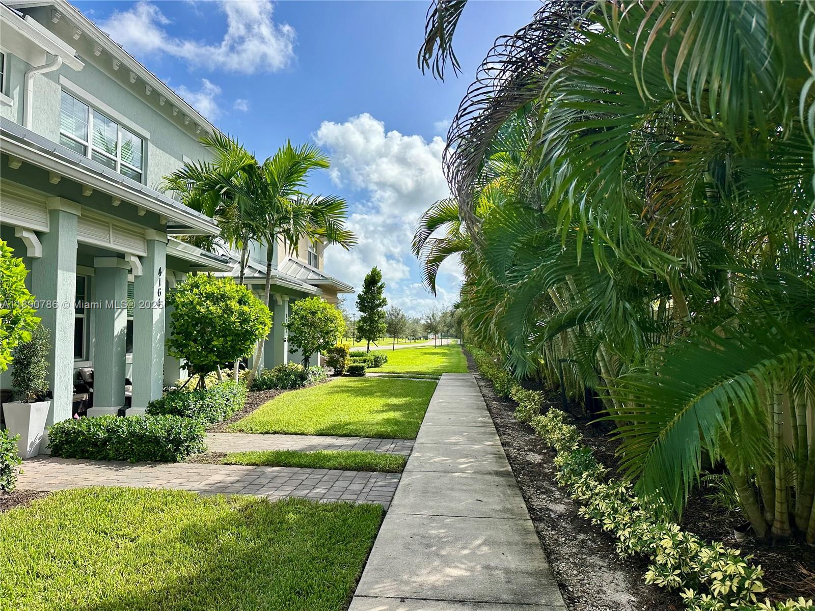 HILLCREST COUNTRY CLUB SO - Residential Lease