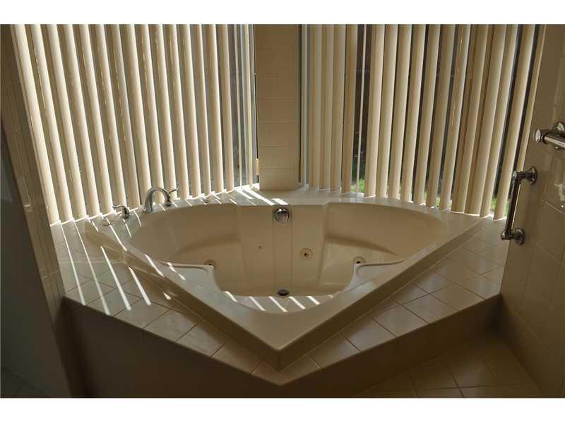 13 55 40 ROLLINGWOOD ESTS - Residential Lease