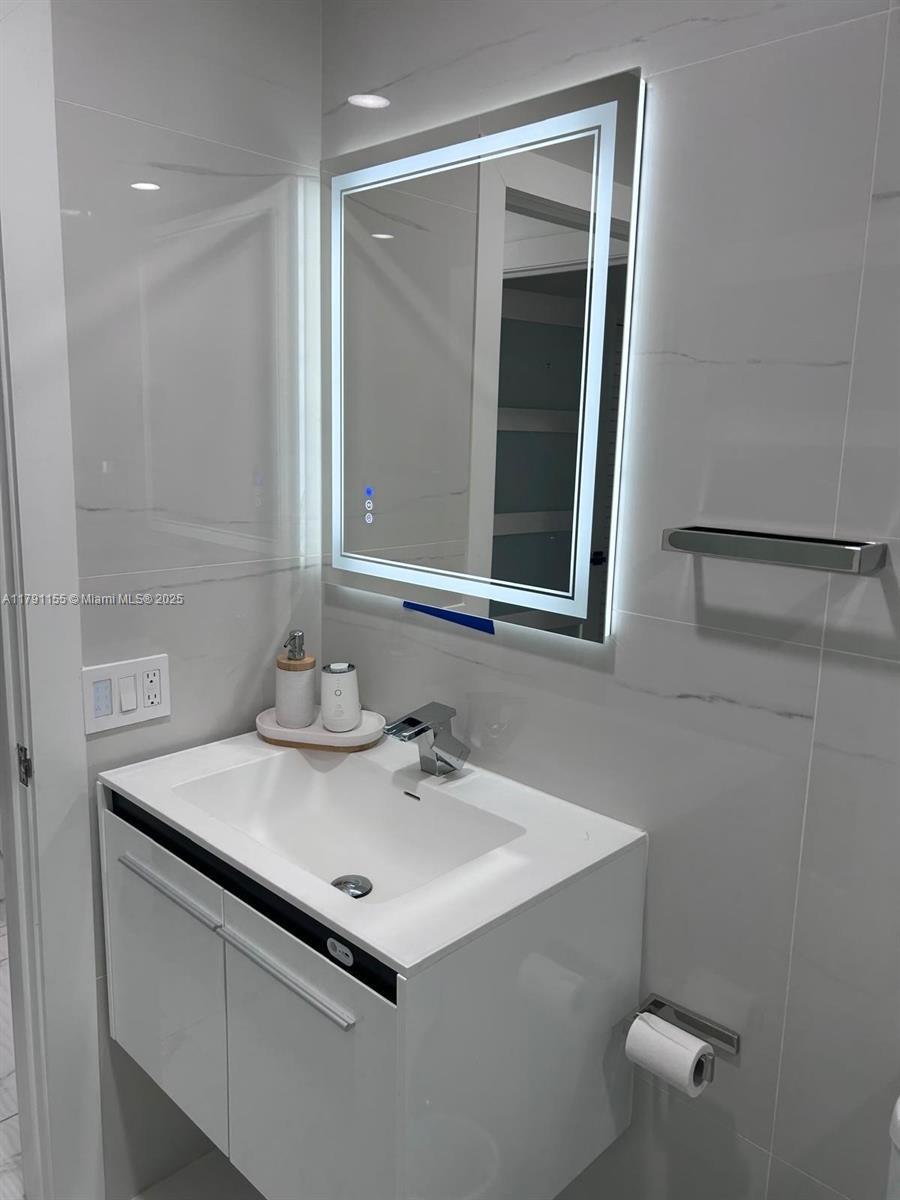 COUNTERPOINT ESTATES 11 - Residential Lease
