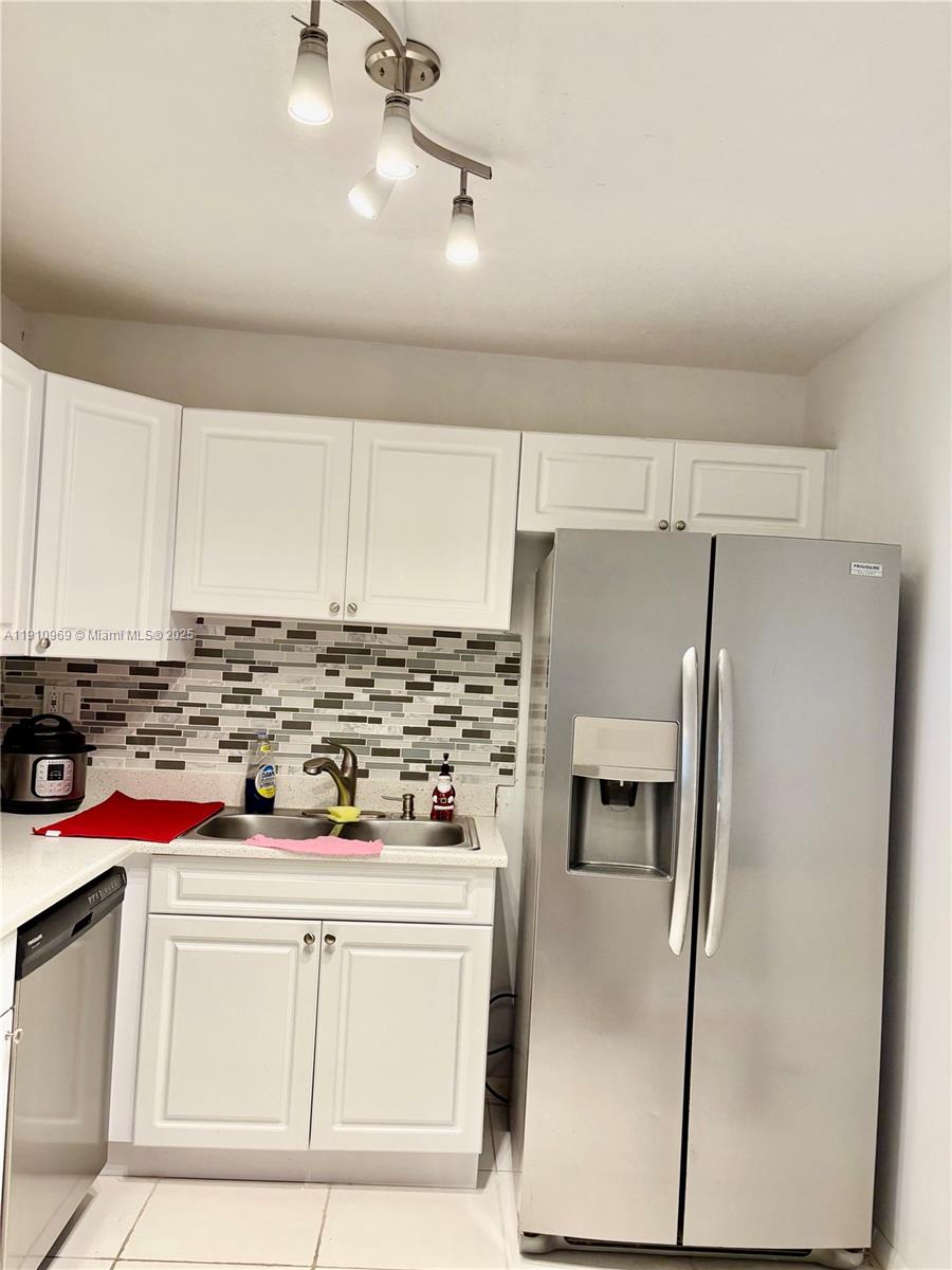 OLYMPUS CONDO PHASE - Residential Lease