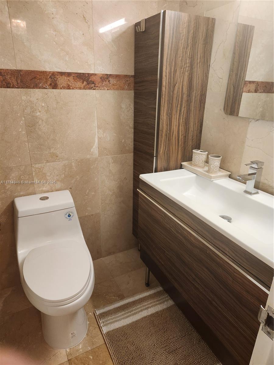 SEA AIR TOWERS CONDO - Residential Lease