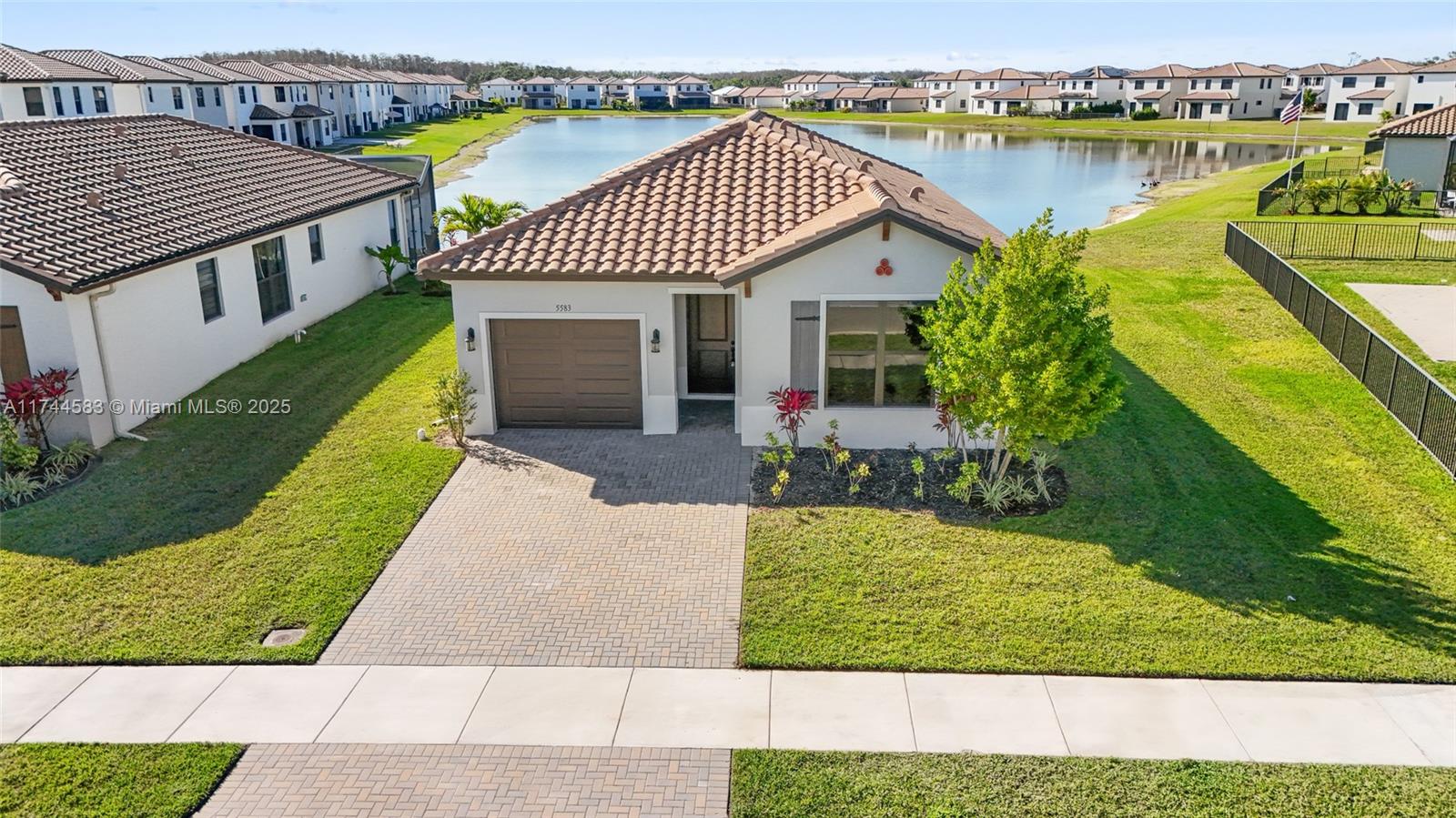 5581 Morino Way, Ave Maria, Collier County, Florida - 3 Bedrooms  
2 Bathrooms - 