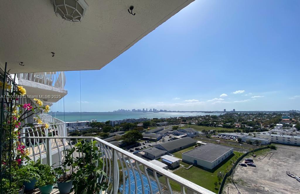 7601 E Treasure Dr 1611