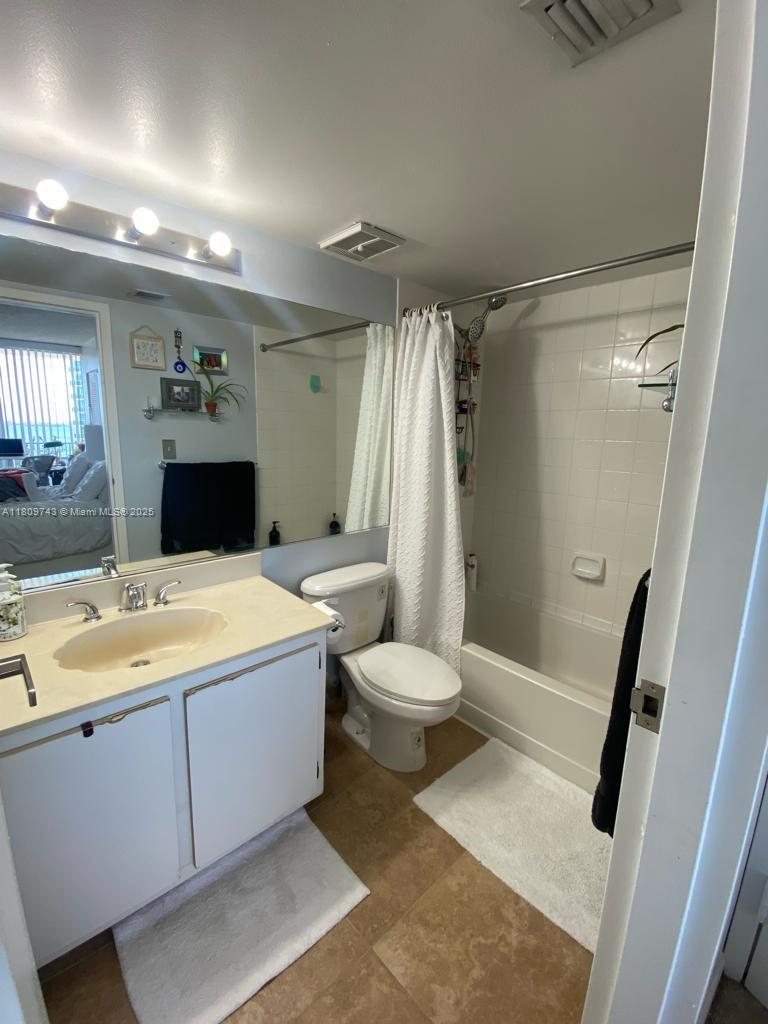 7601 E Treasure Dr 1611