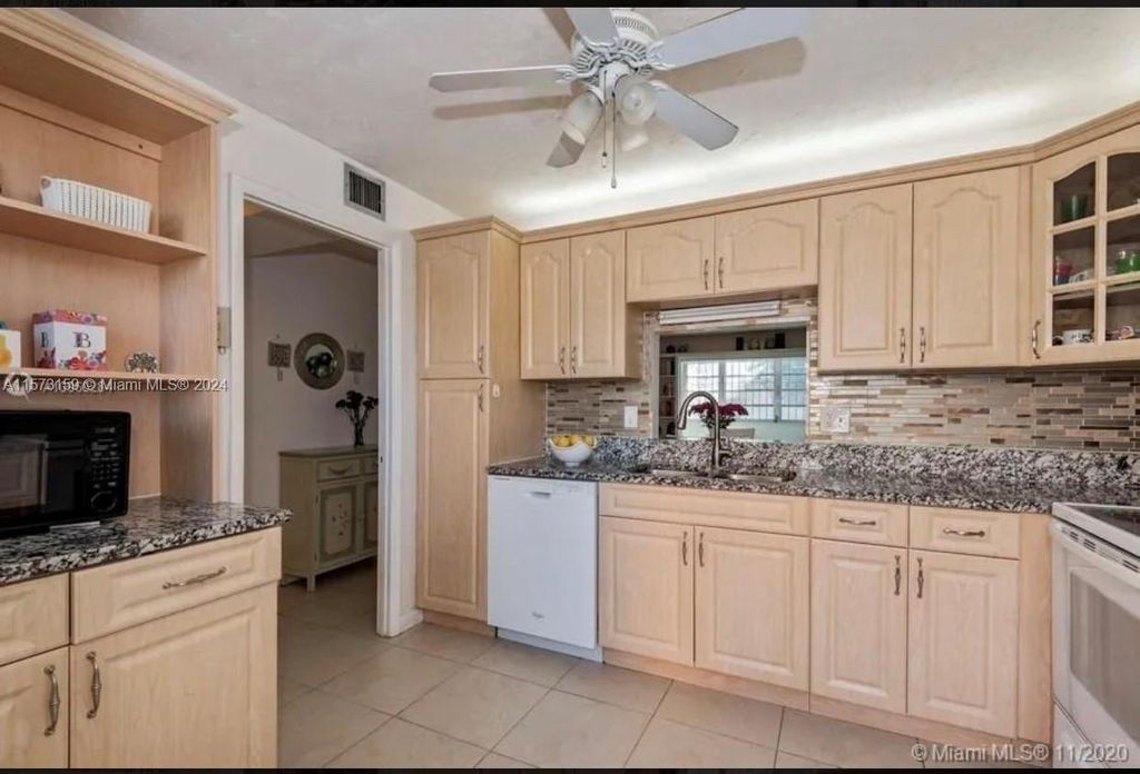 Photo of 232 NE 12th Ave #107, Hallandale Beach, FL 33009 (MLS # A11573159)