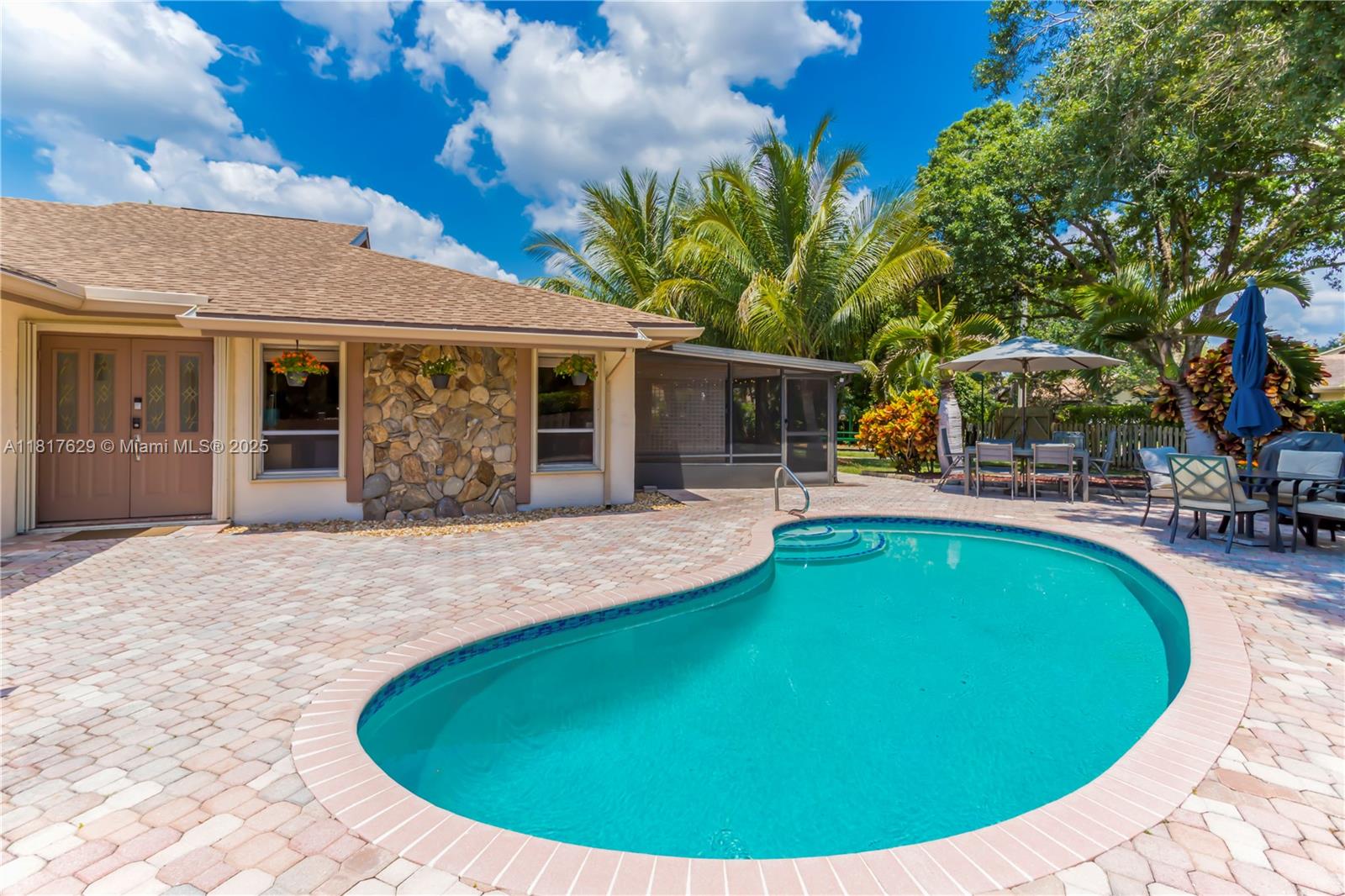 POLYNESIAN VILLAS - Residential