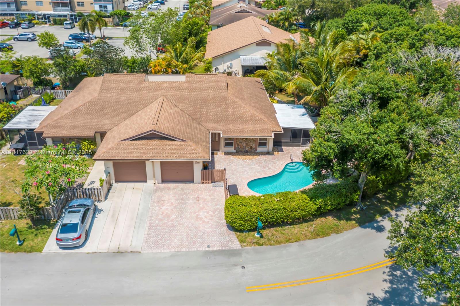 POLYNESIAN VILLAS - Residential