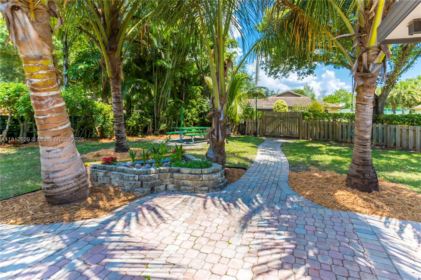 POLYNESIAN VILLAS - Residential