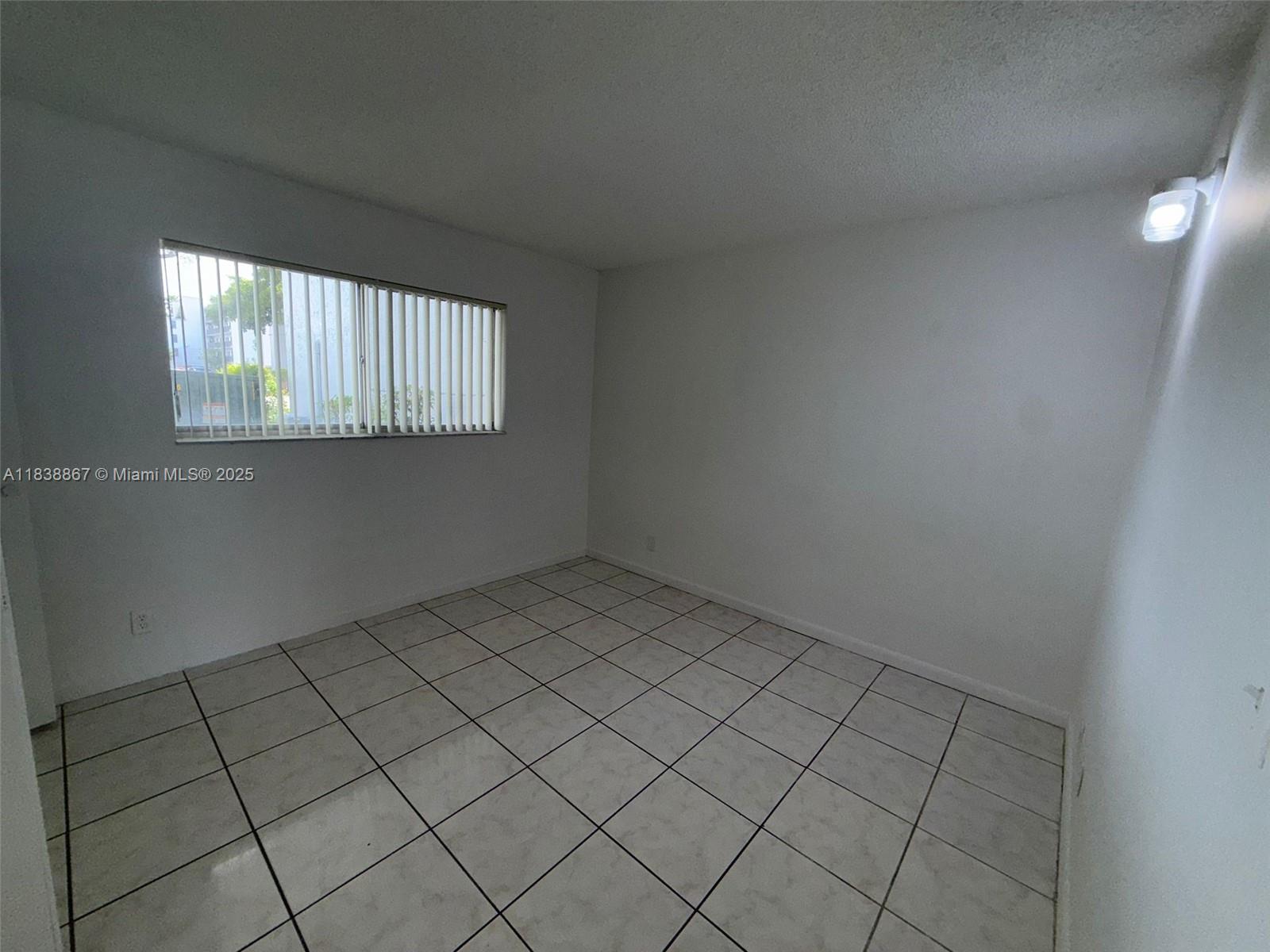 LAKESHORE AT UNIVERSITY P - Residential