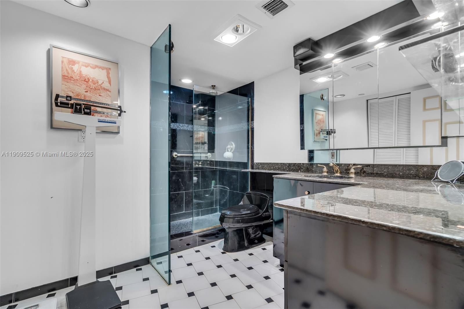 THE EMERALDBAY @ KEY COLO - Residential