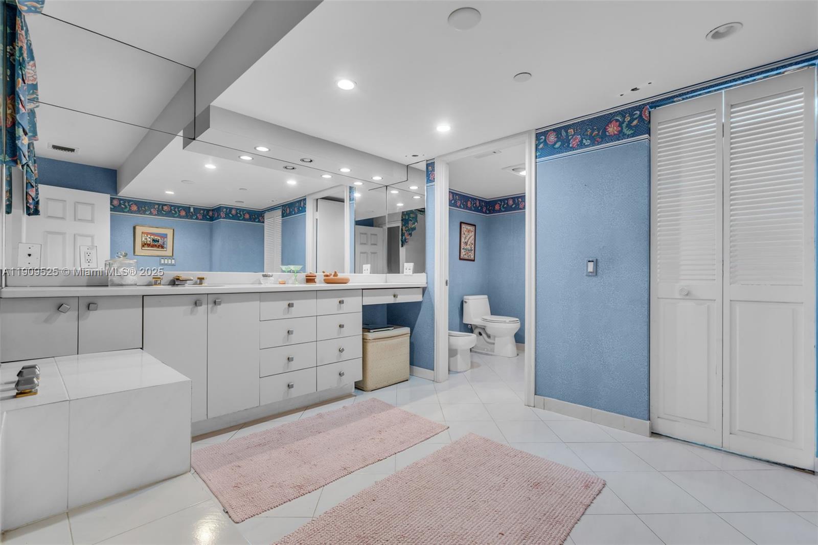 THE EMERALDBAY @ KEY COLO - Residential