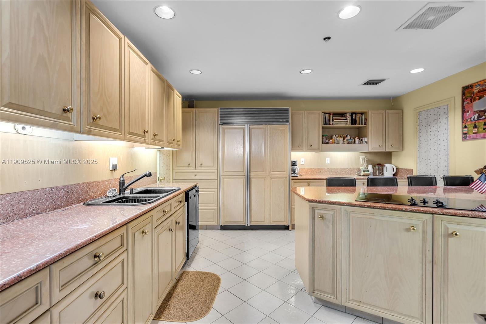 THE EMERALDBAY @ KEY COLO - Residential