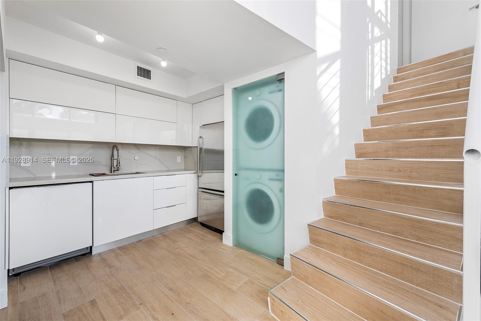 ILONA CONDO - Residential Lease