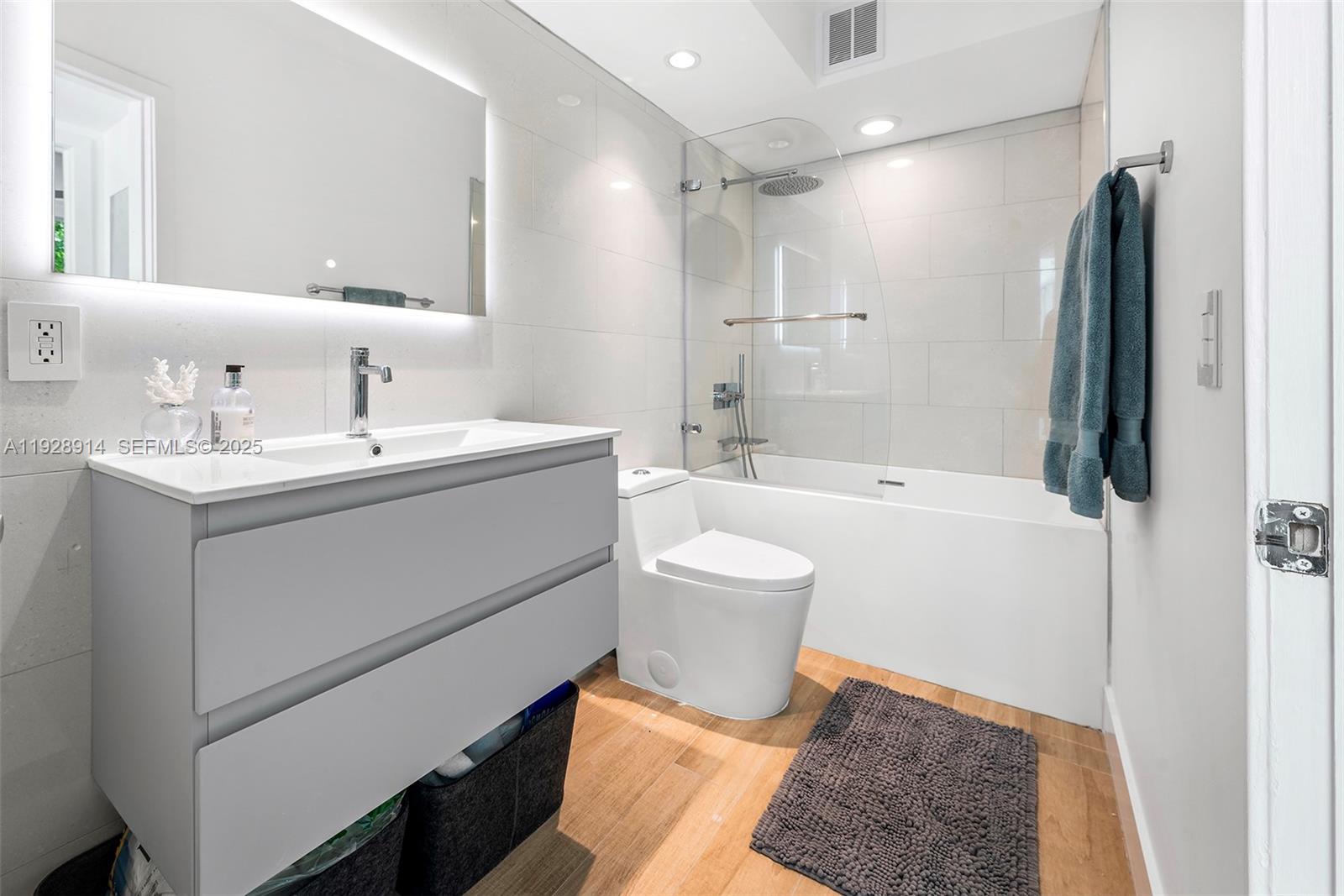 ILONA CONDO - Residential Lease