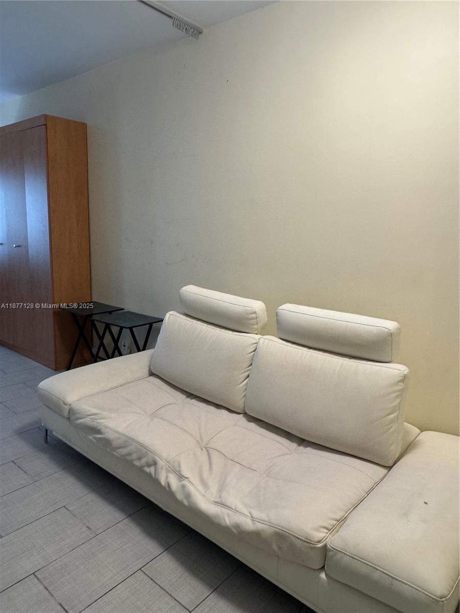 Great studio steps away from the sand and ocean in this bright and fully furnished studio. Located directly across the street from the beach, this unit offers the perfect balance of comfort and convenience.
Fully furnished and move-in ready