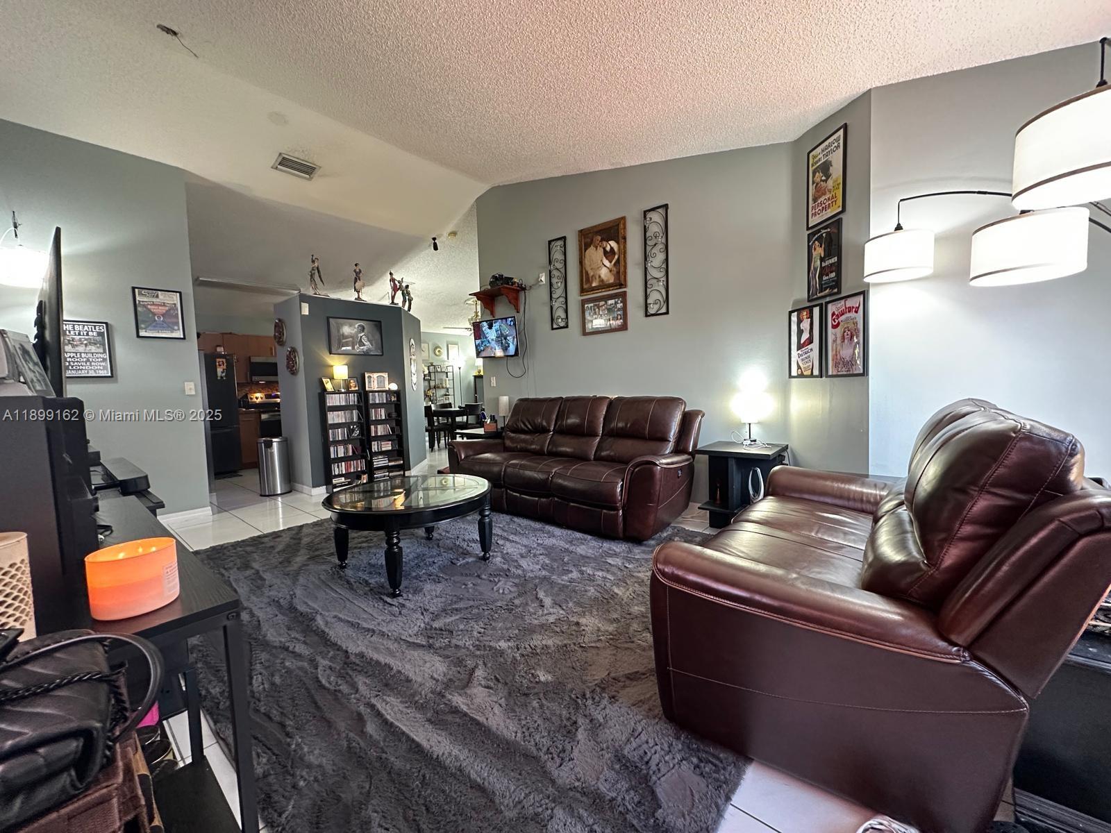 14841 SW 141st Ter, Miami, FL, 33196/$500,000 2 14841 SW 141st Ter