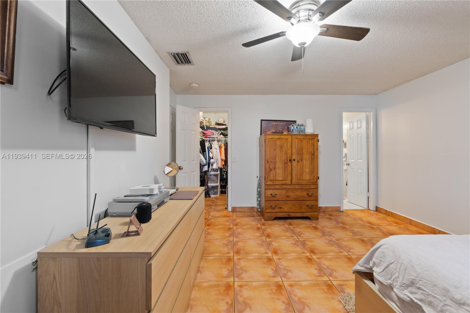 SOUTH LAKE VILLAS CONDO - Residential