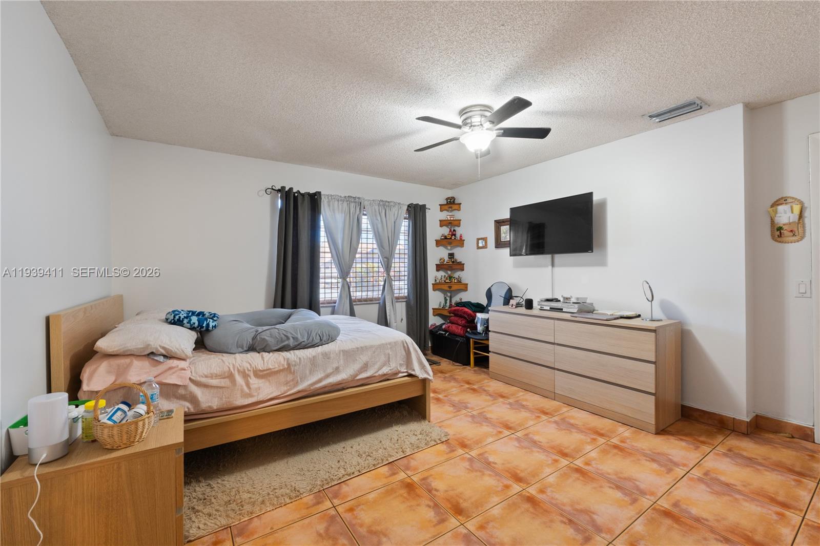 SOUTH LAKE VILLAS CONDO - Residential