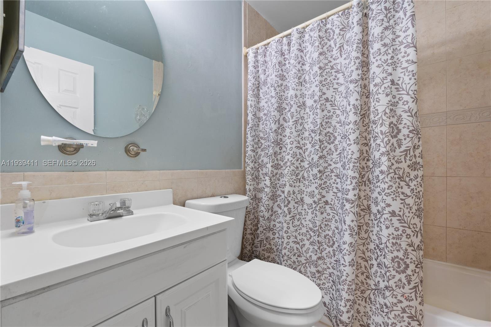 SOUTH LAKE VILLAS CONDO - Residential