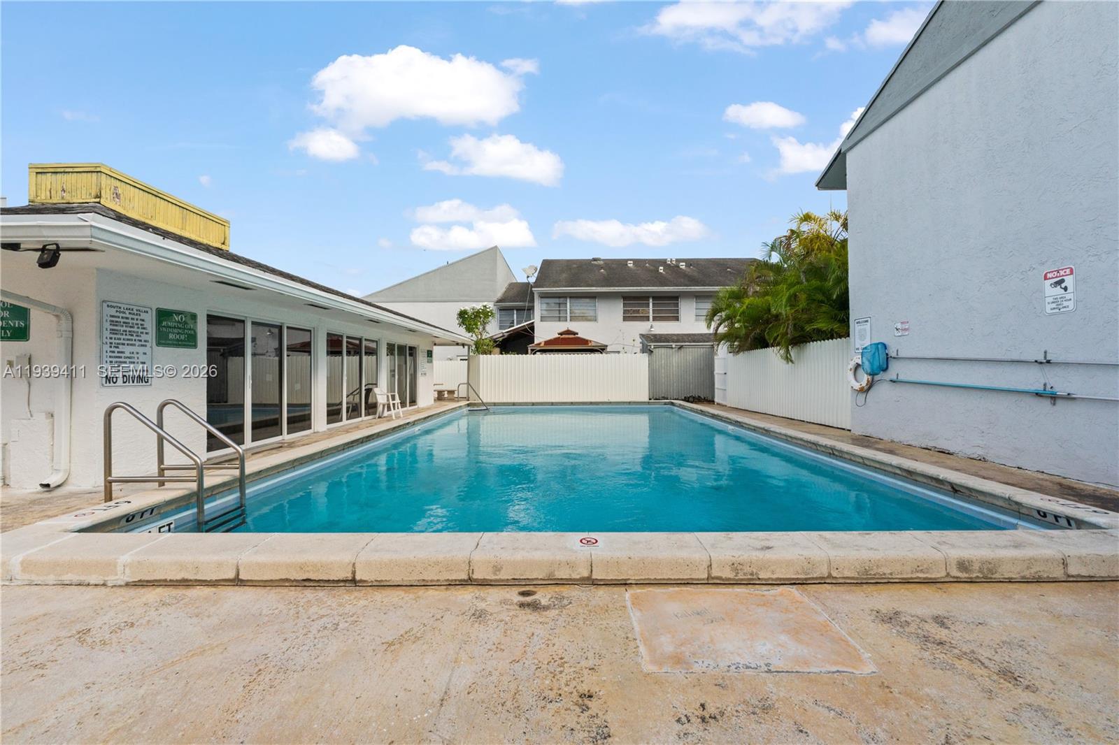 SOUTH LAKE VILLAS CONDO - Residential