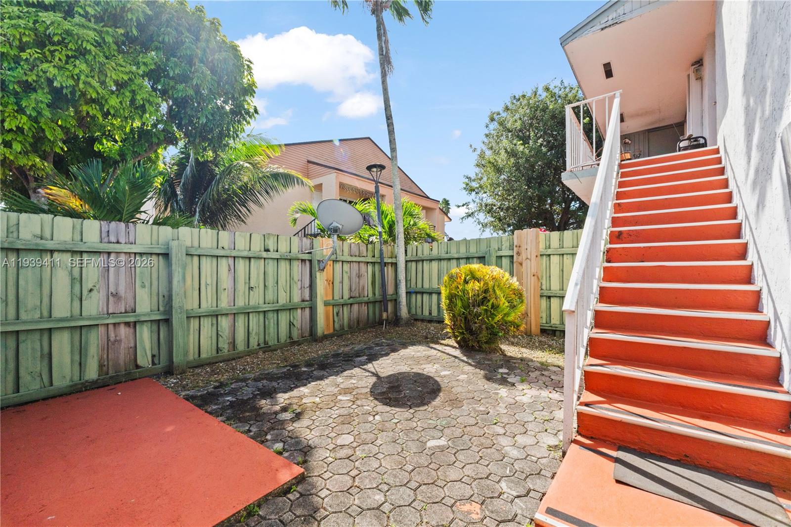 SOUTH LAKE VILLAS CONDO - Residential