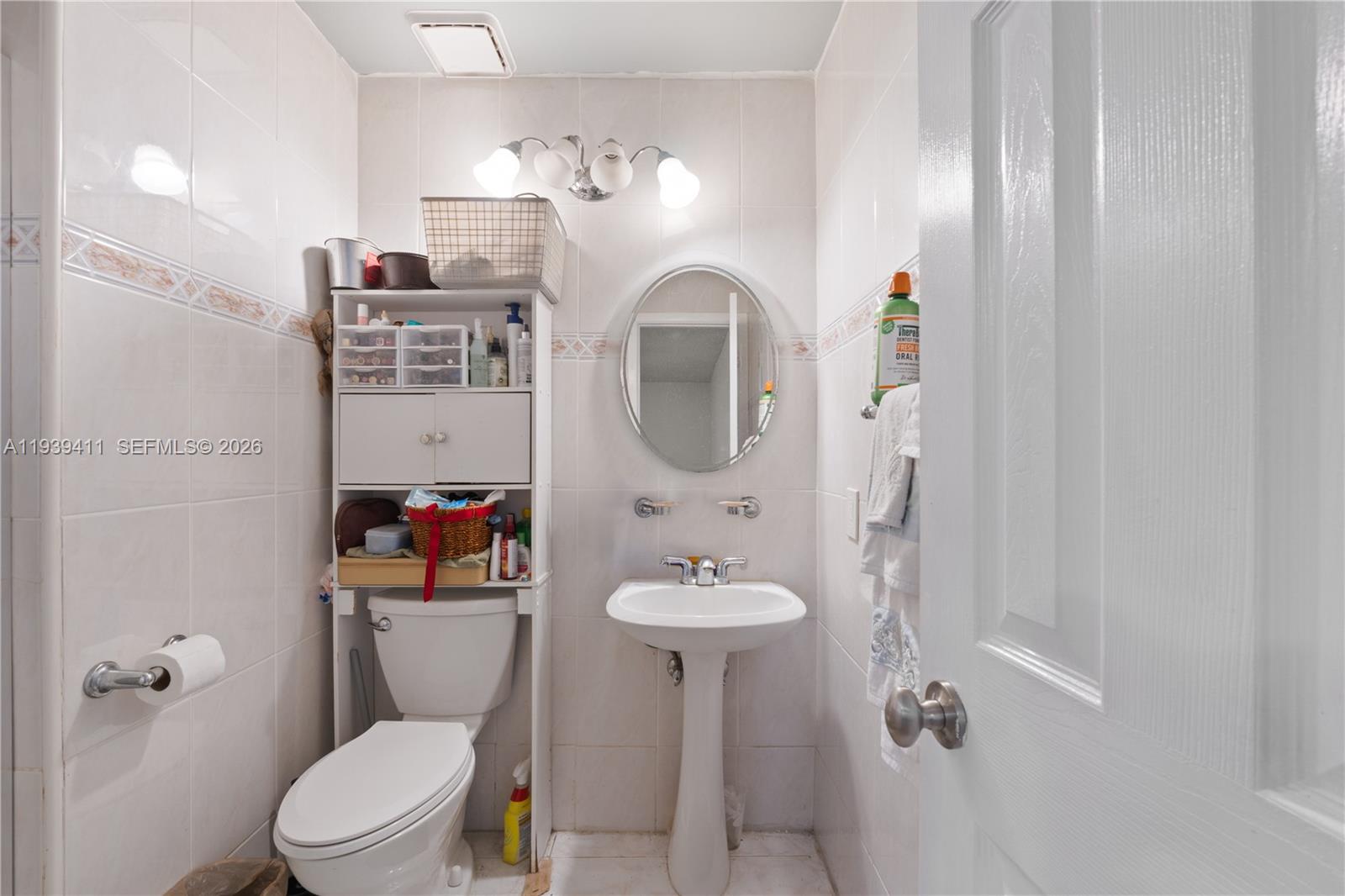 SOUTH LAKE VILLAS CONDO - Residential