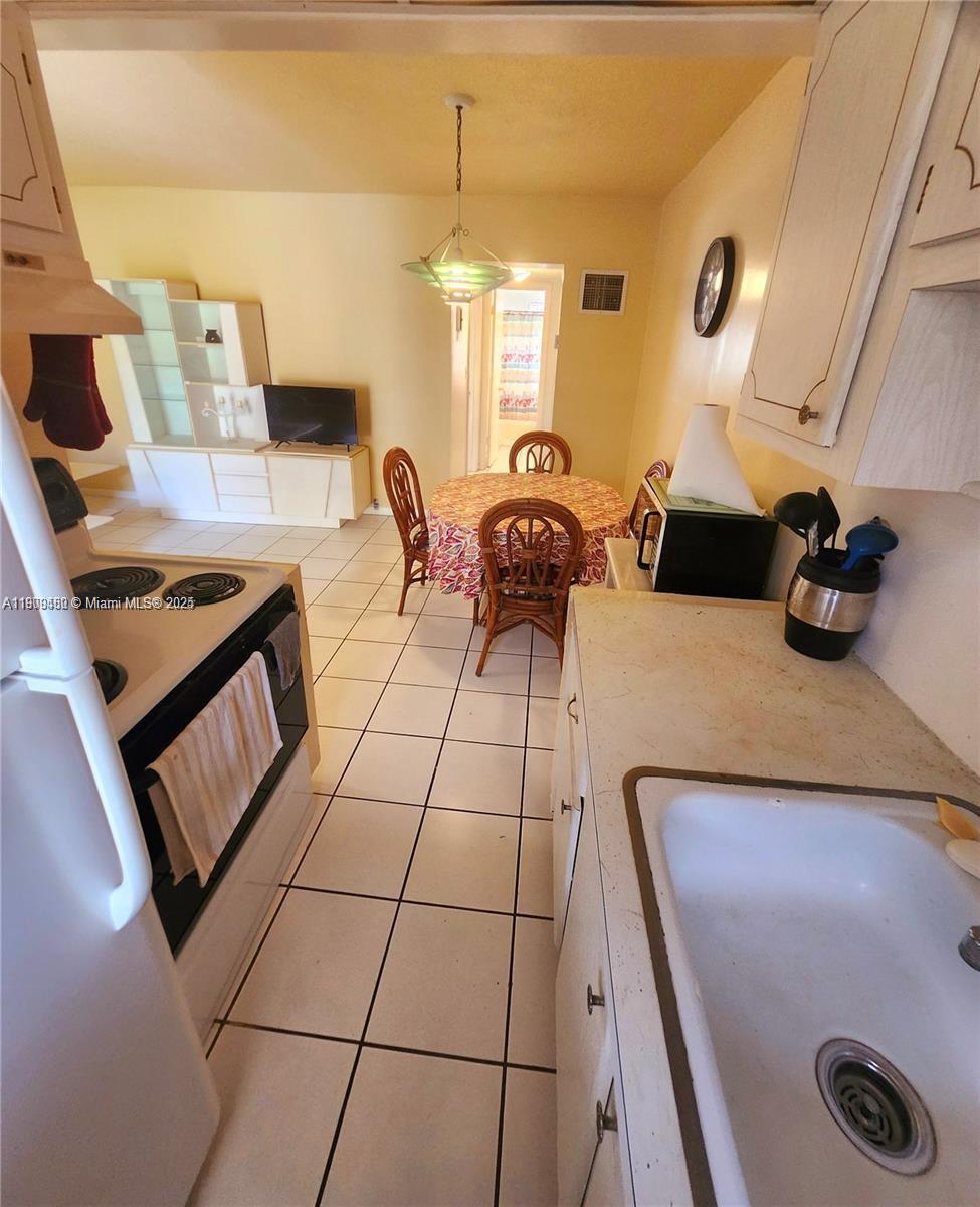 WARRENTON HOUSE CONDO - Residential