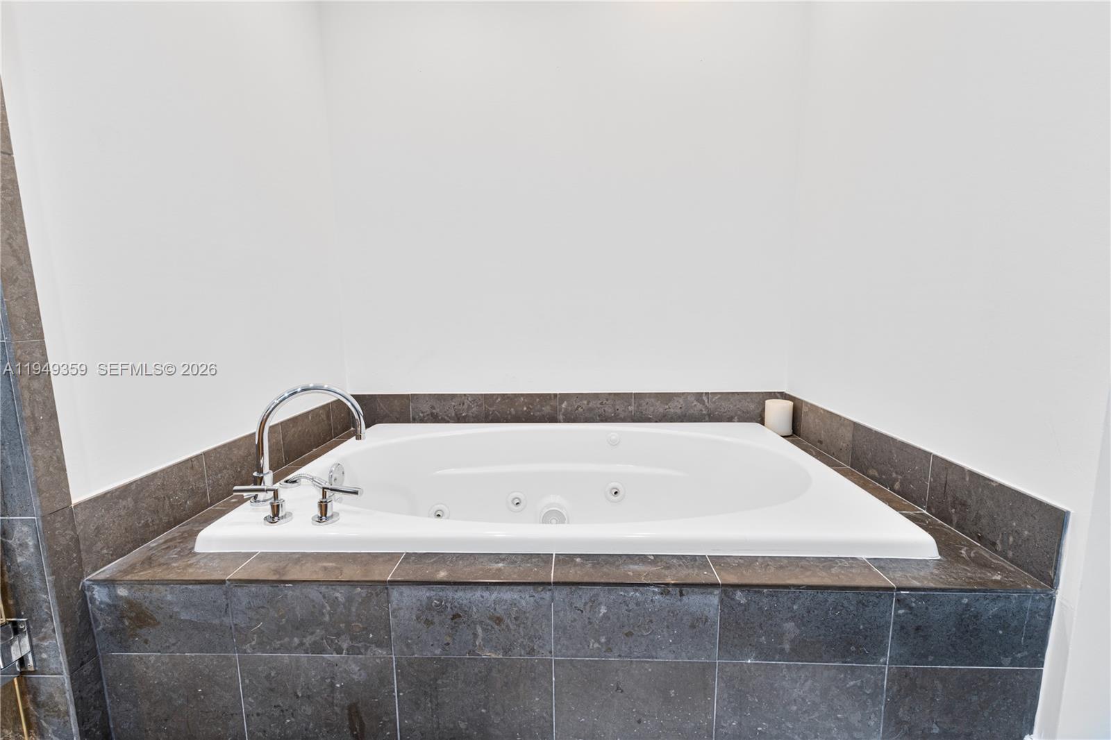 MOSAIC ON MIAMI BEACH CON - Residential