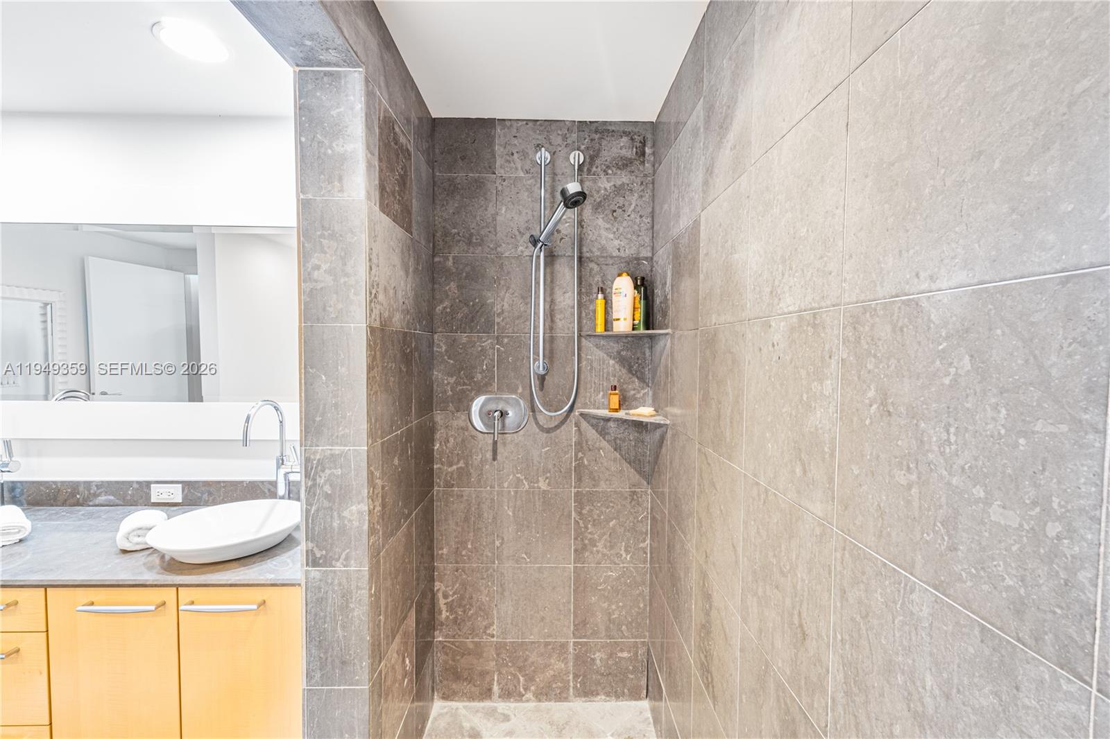 MOSAIC ON MIAMI BEACH CON - Residential