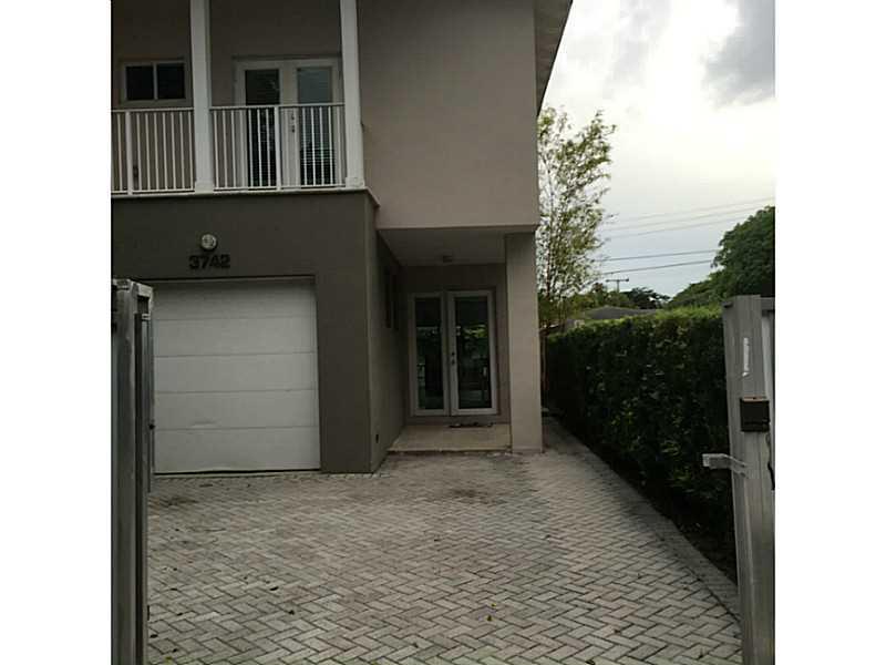 DOUGLAS MANOR V CONDO - Residential Lease