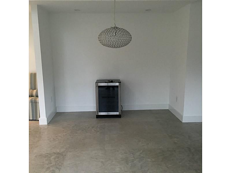 DOUGLAS MANOR V CONDO - Residential Lease