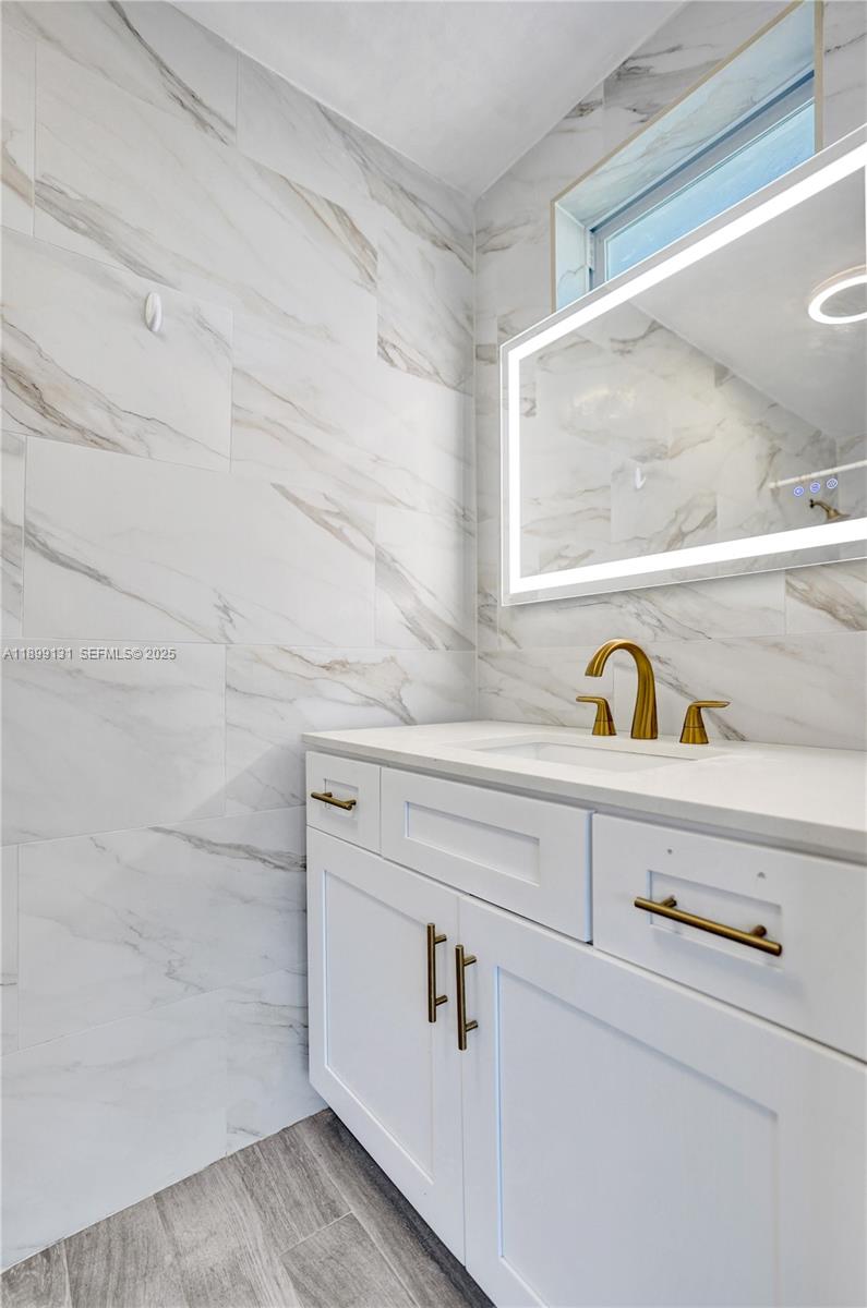 COUNTRY CLUB ACRES 5 - Residential