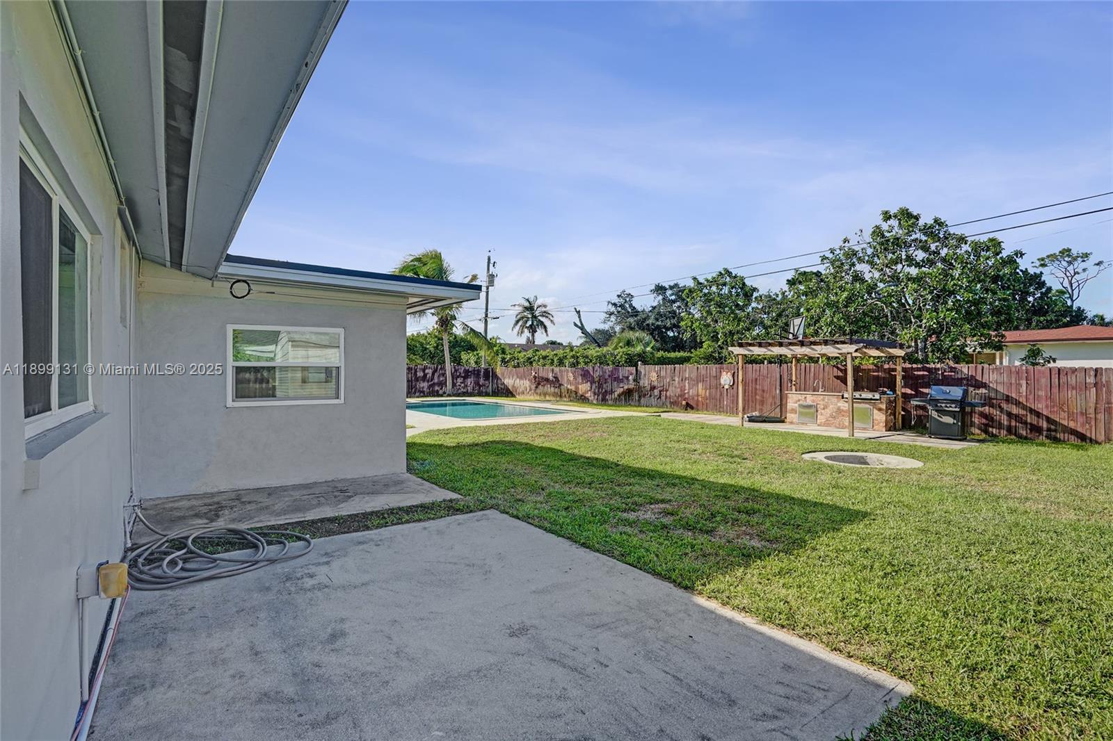 COUNTRY CLUB ACRES 5 - Residential