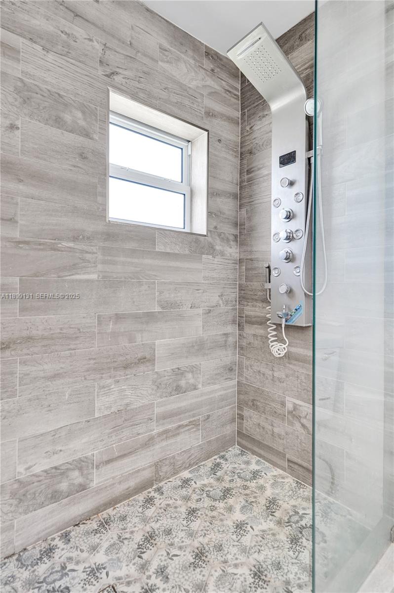 COUNTRY CLUB ACRES 5 - Residential