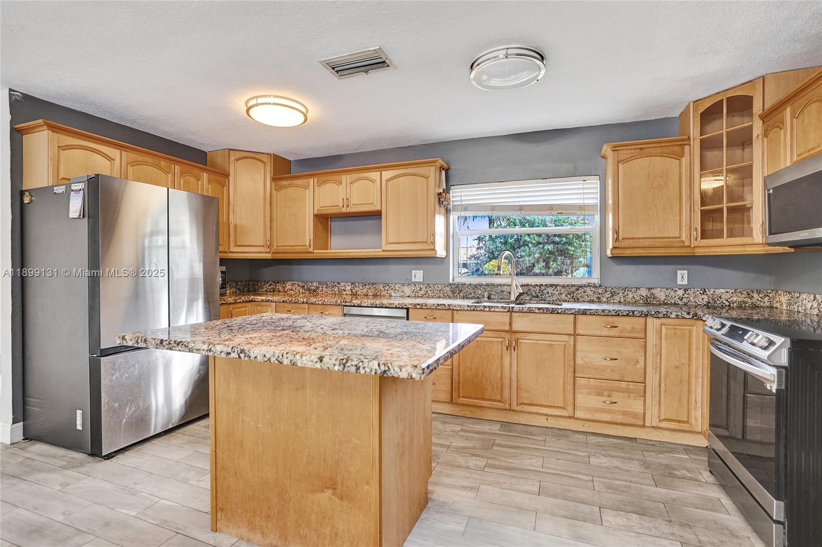 COUNTRY CLUB ACRES 5 - Residential