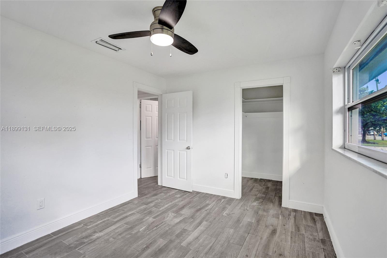 COUNTRY CLUB ACRES 5 - Residential