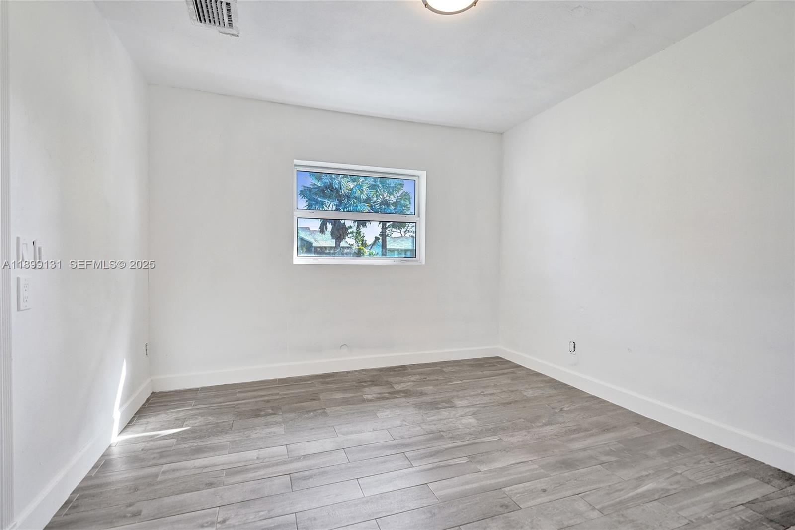 COUNTRY CLUB ACRES 5 - Residential