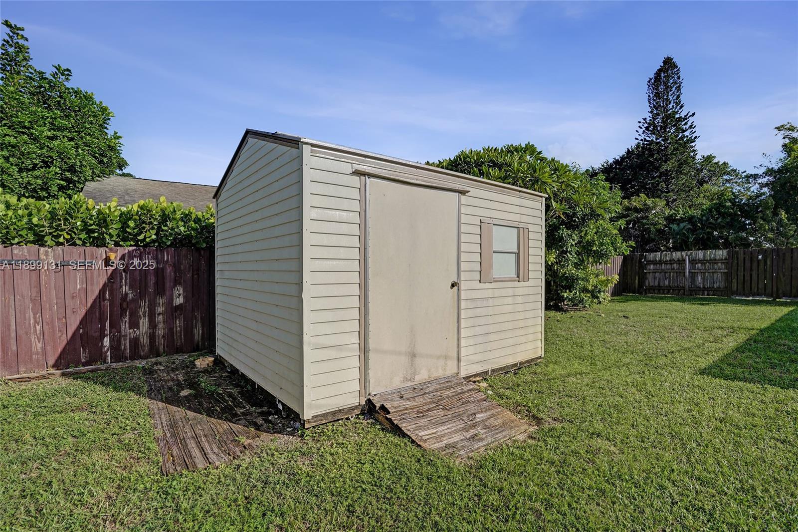 COUNTRY CLUB ACRES 5 - Residential